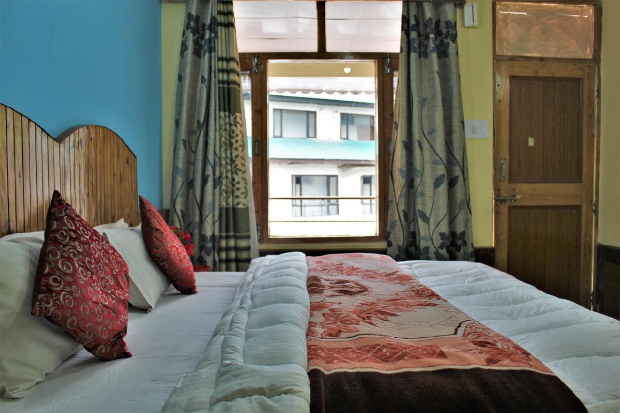Hotel New Royal Manāli Екстериор снимка