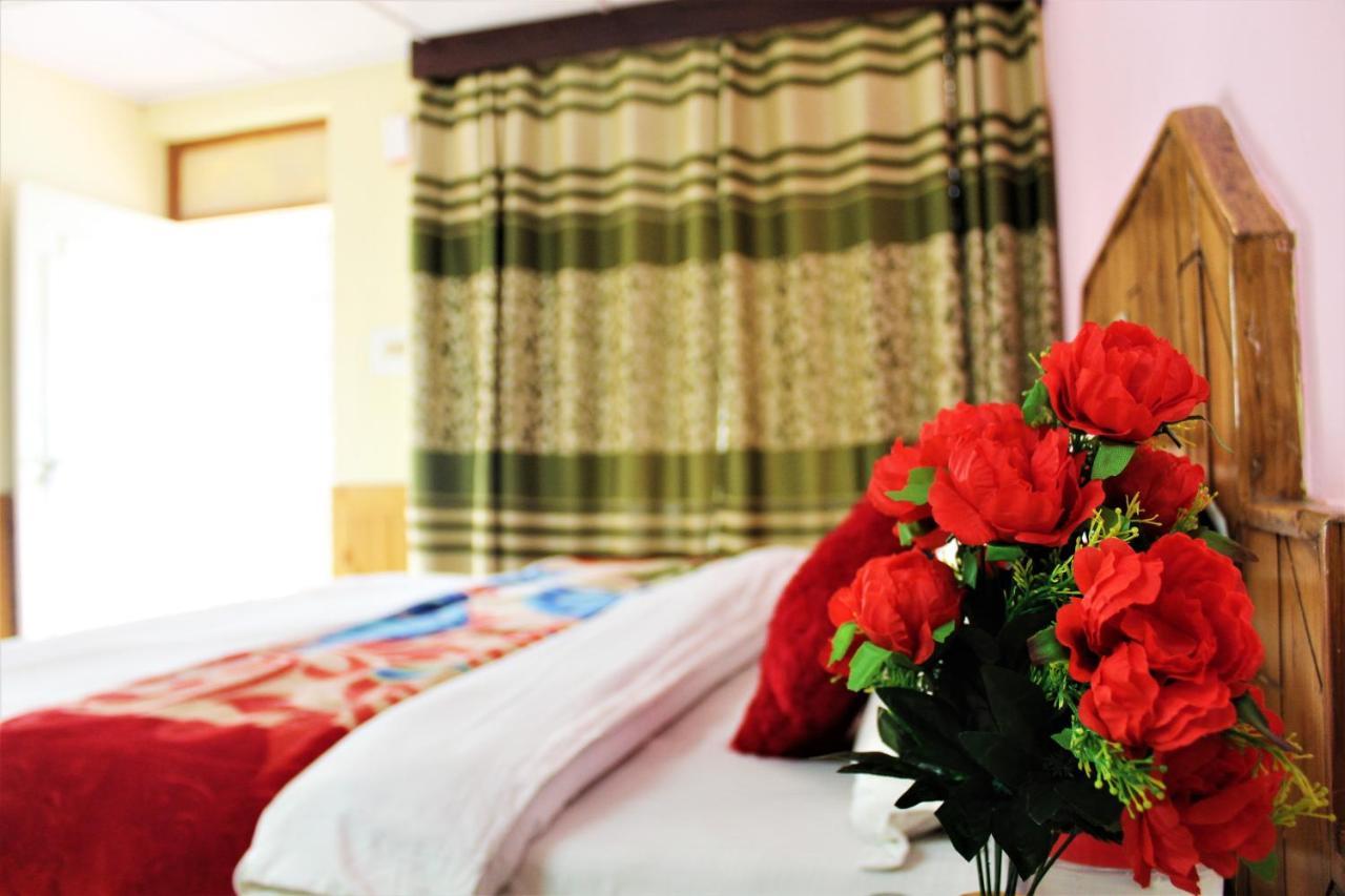 Hotel New Royal Manāli Екстериор снимка
