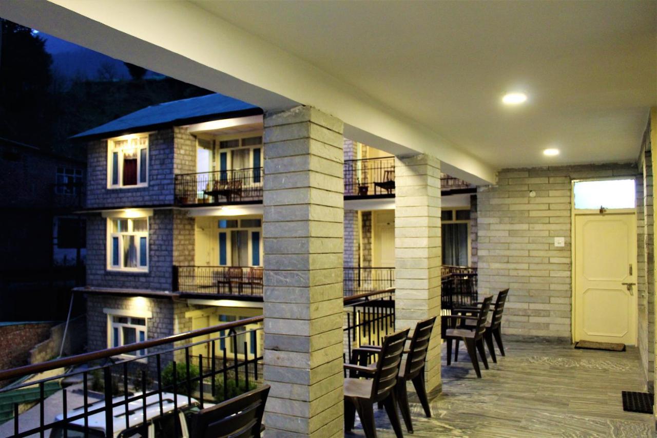 Hotel New Royal Manāli Екстериор снимка