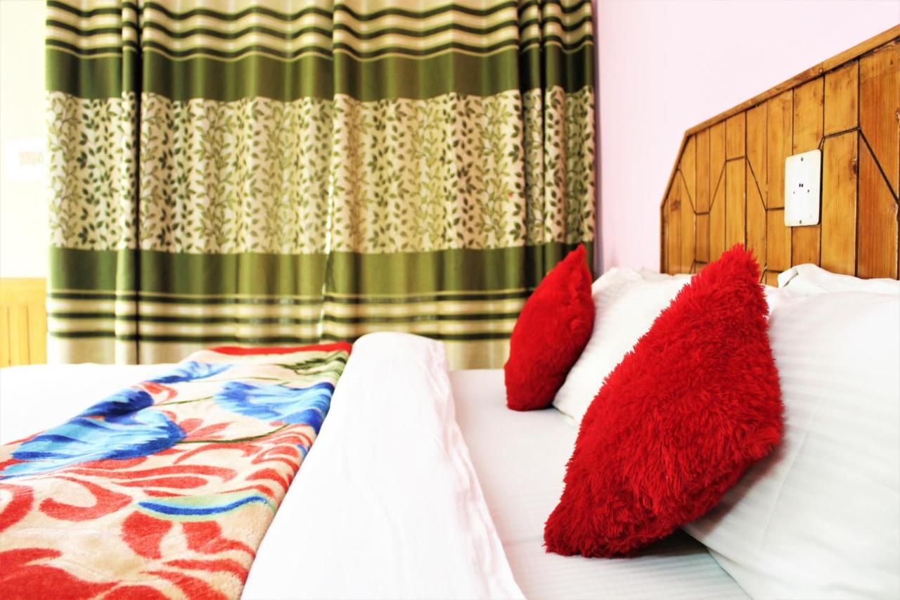 Hotel New Royal Manāli Екстериор снимка