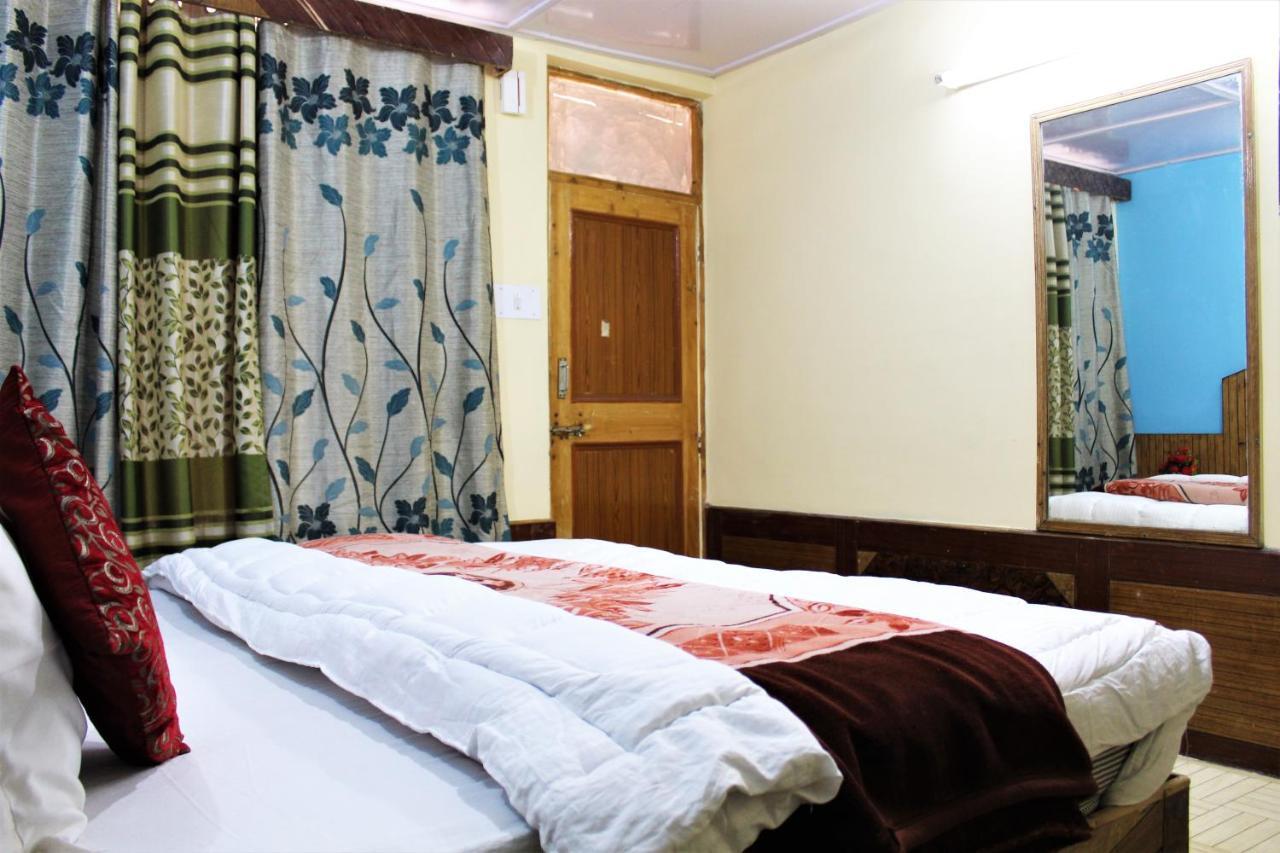 Hotel New Royal Manāli Екстериор снимка